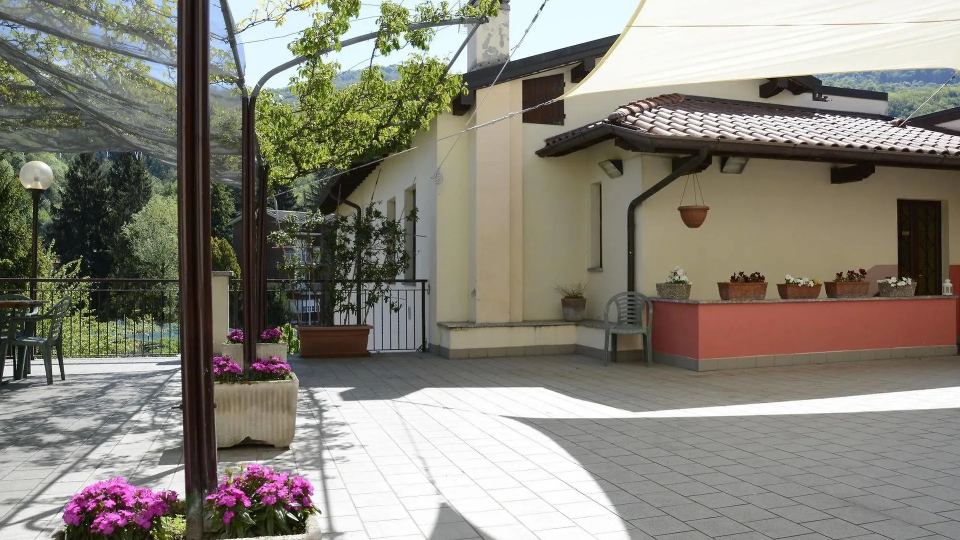 Albergo Sala ヴァルブローナ 2*,